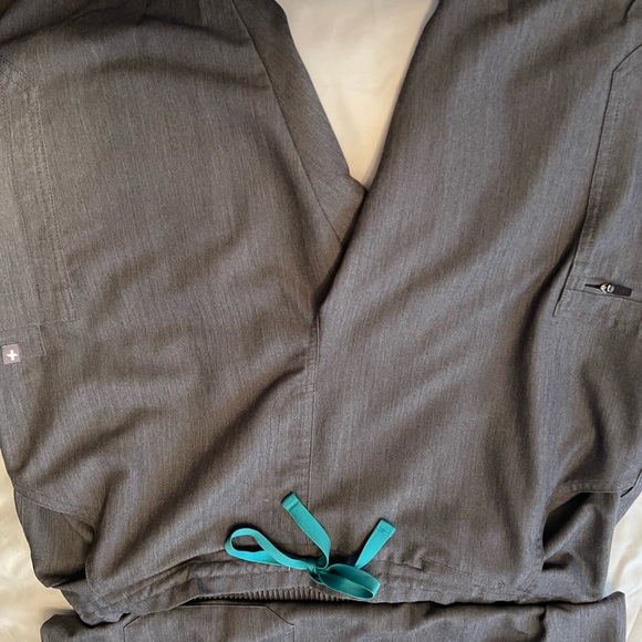 FIGS Scrubs, excellent condition. - Picture 2 of 6